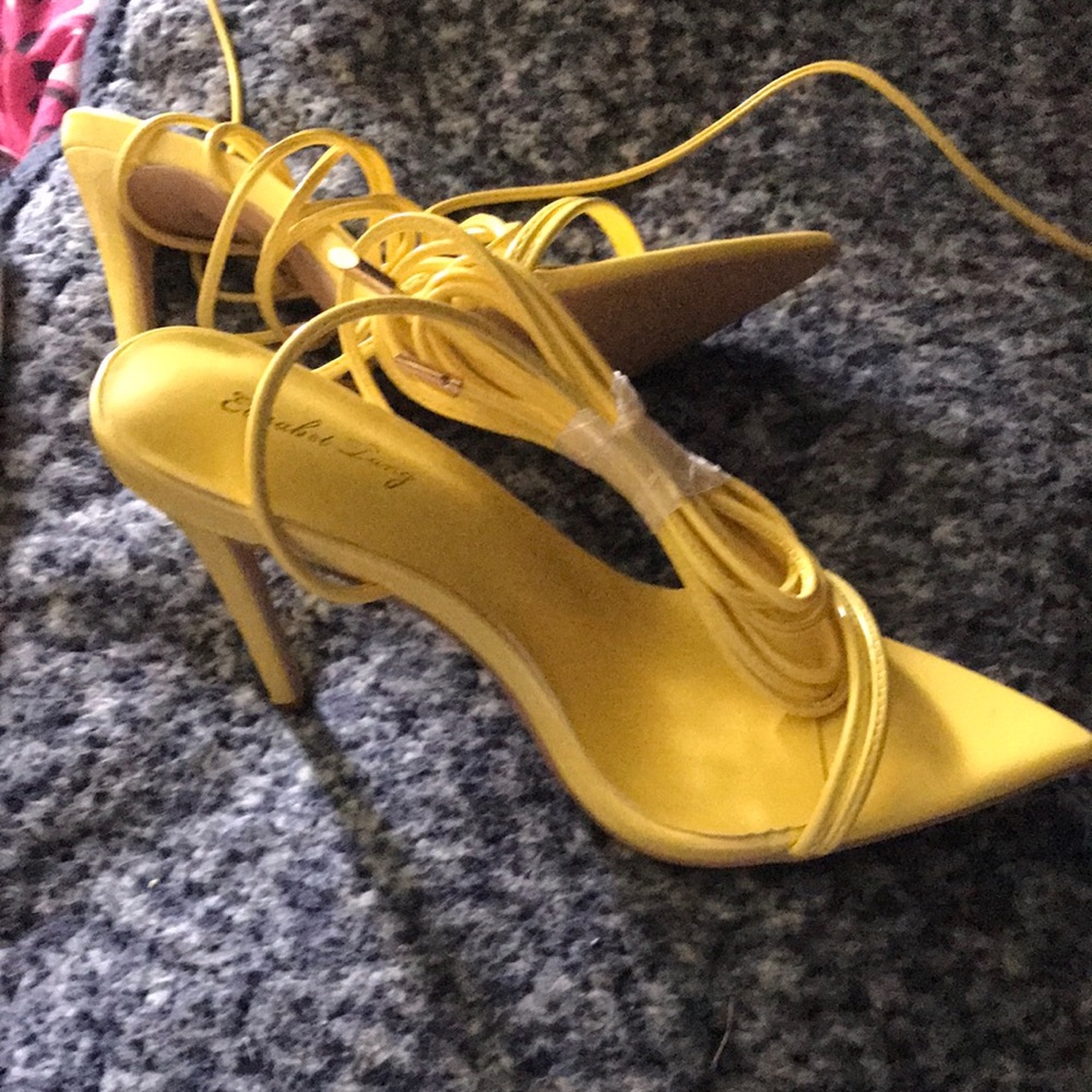 NWT size 7 Womens high heels that wrap (gladiator style)